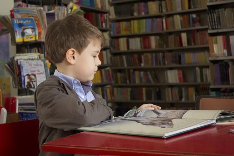 sila pozitivnogo vospitaniya kak hvalit i pooschryat detey